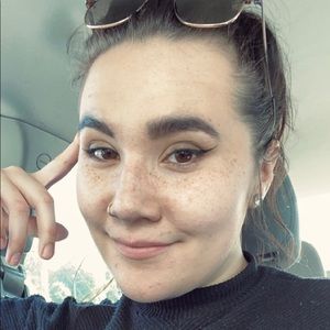 Meet your Posher, Mia